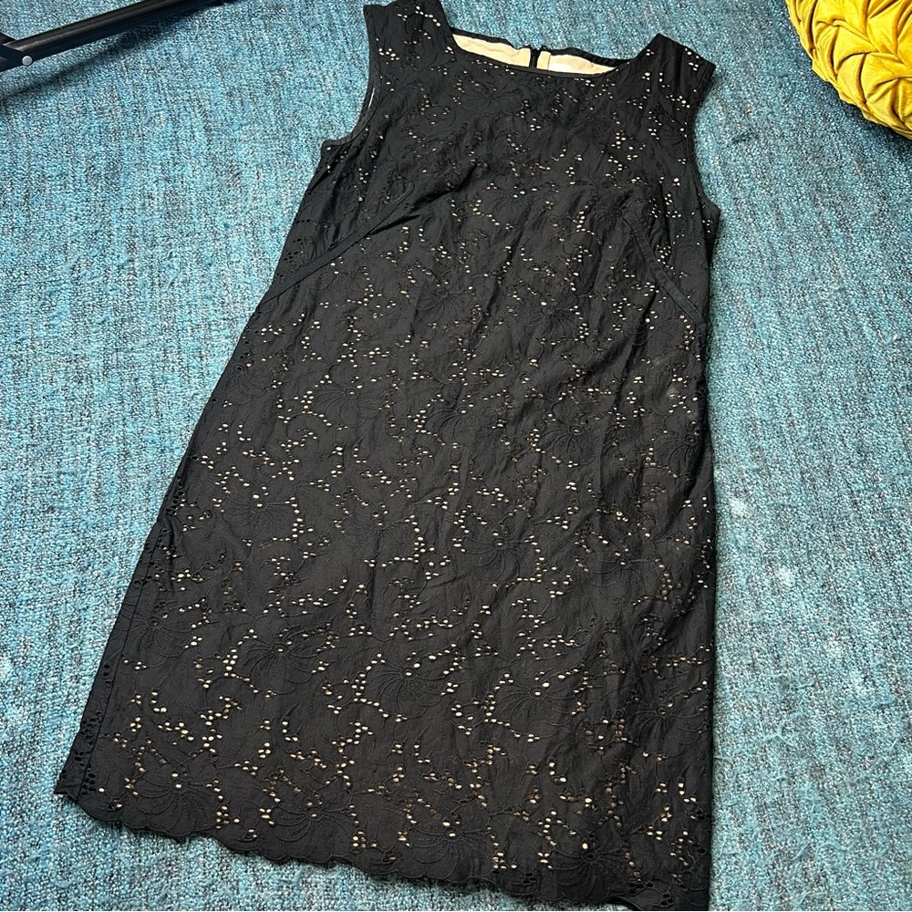 Ann Taylor Loft Floral Eyelet Lace Shift Dress in Black with Nude Lining Size 0